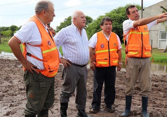 Lifschitz recorrió la zona afectada por las inundaciones en la zona noroeste. (Gobernación)