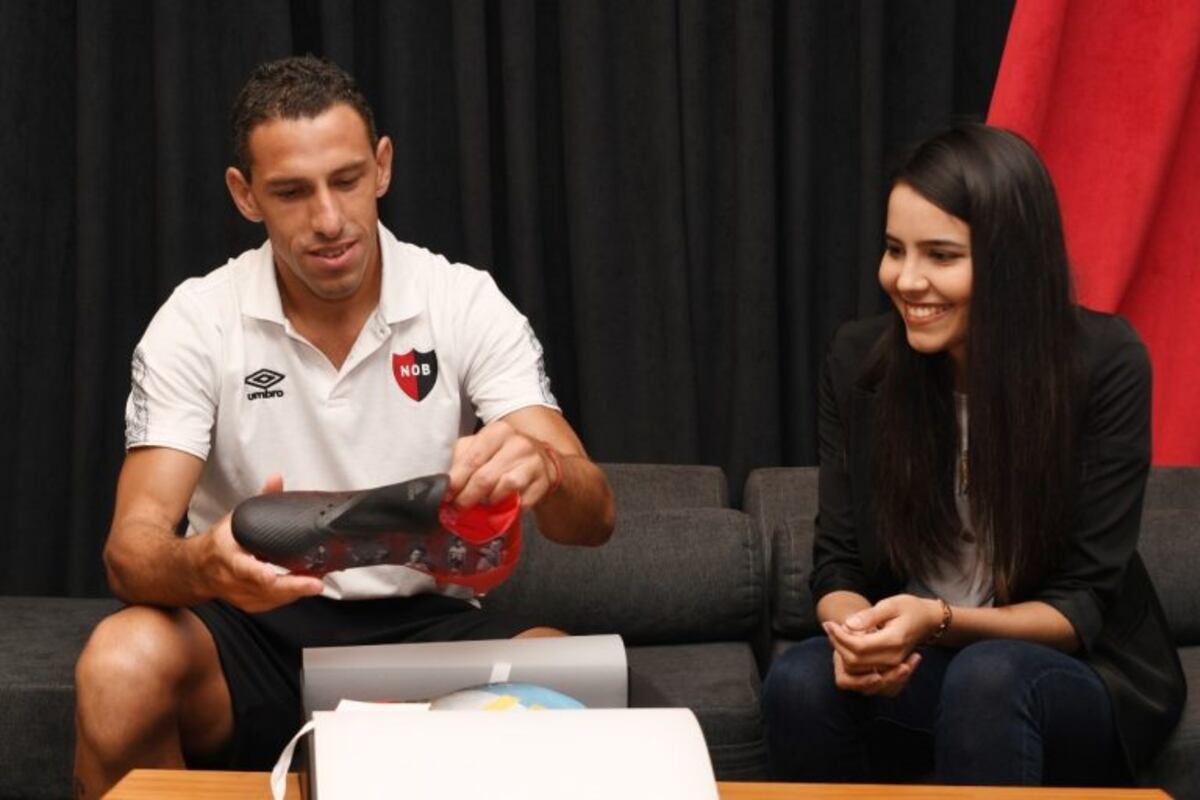 Los increíbles botines que una artista le regaló a Maxi Rodríguez