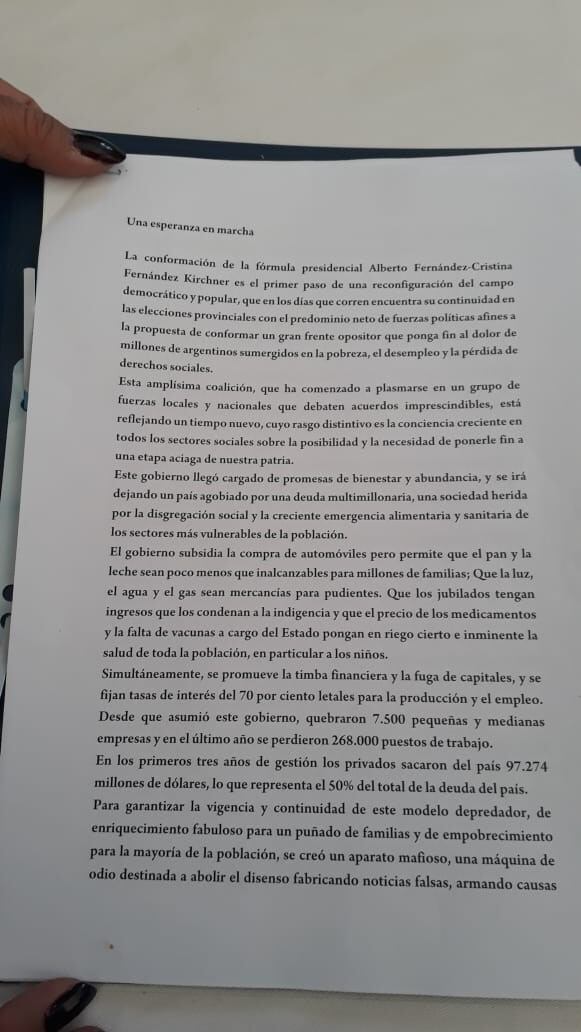 Firma de documento adhiriendo a la formula Fernández-Fernández