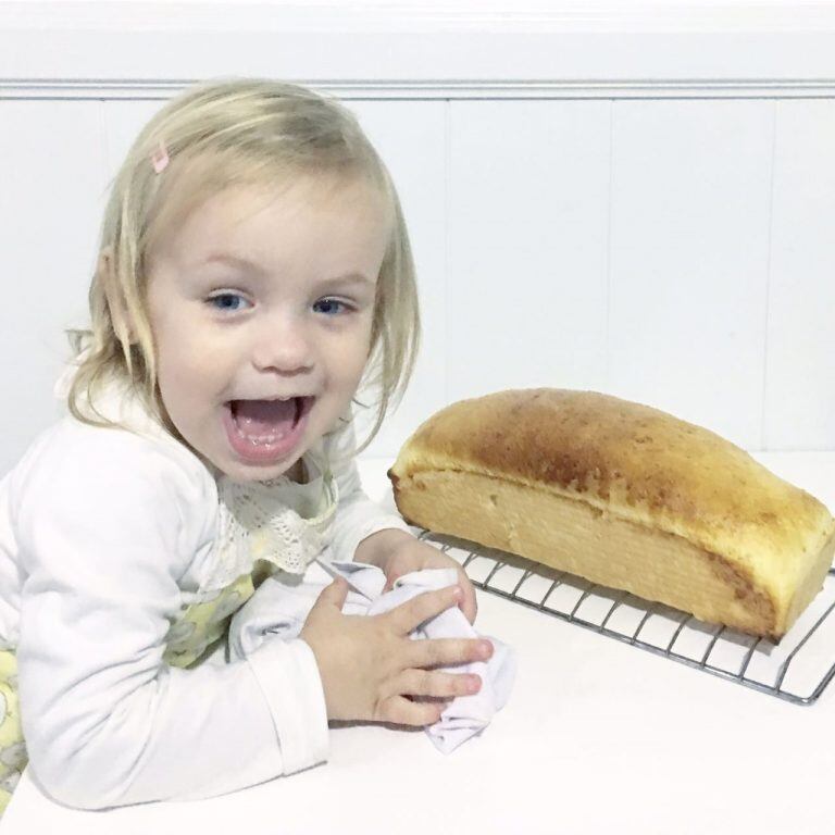 Clementina en su receta de pan lactal. (@Clementina_en_la_cocina)