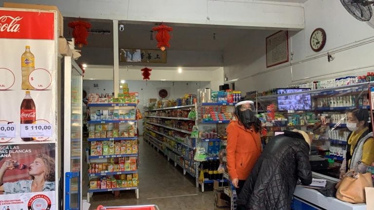 Clausuran supermercado chino de zona oeste: vendía 50% más caro (LT8)