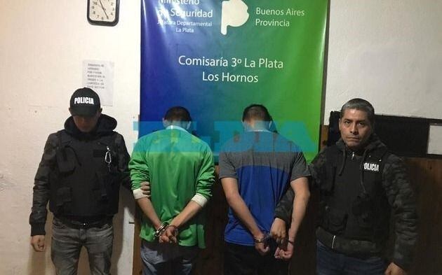 Jovenes detenidos en la comisaria 3º de Los Hornos (web).