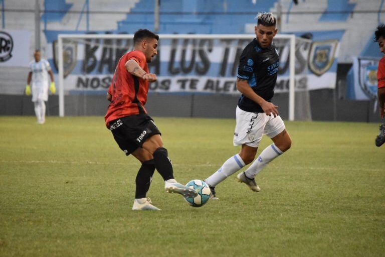 Gimnasia y Esgrima de Mendoza no tuvo un partido brillante, pero le alcanzó para golear.