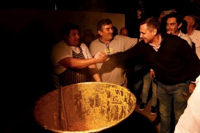 En las últimas horas del Día del Trabajador, Mestre compartió el tradicional locro en la Casa Radical de Alta Gracia.