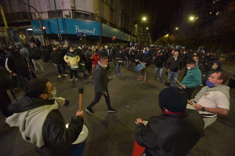 Los choferes se manifestaron en el centro cordobés y marcharon hacia el Palacio Municipal.