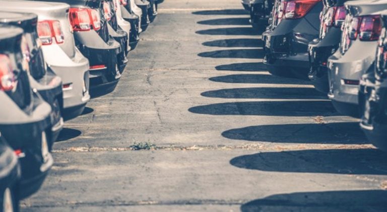 Beneficios del uso del parasol en el auto