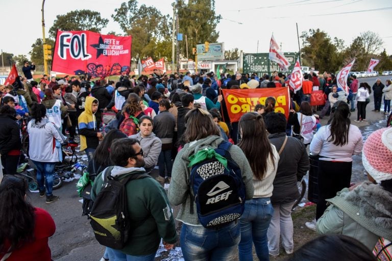 Este viernes representantes de diversos gremios y organizaciones sociales acordaron reunirse para organizar una huelga general.