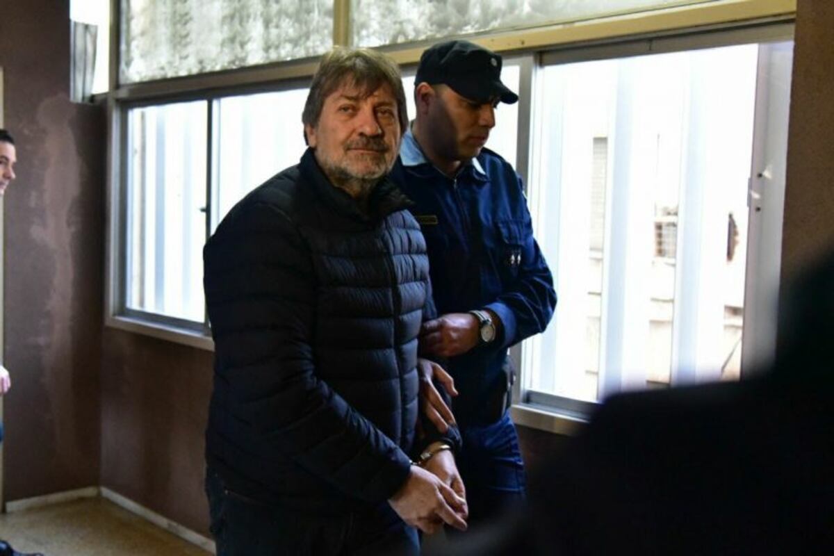 En fotos: así se llevaron esposado al sindicalista Eduardo Brandolín