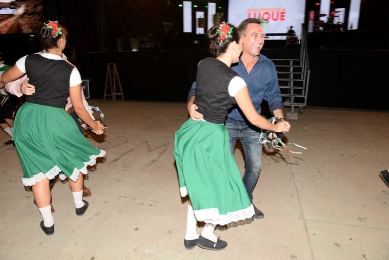 El intendente de Córdoba, Ramón Mestre, se animó a bailar en la Fiesta Nacional de la Familia Piemontesa