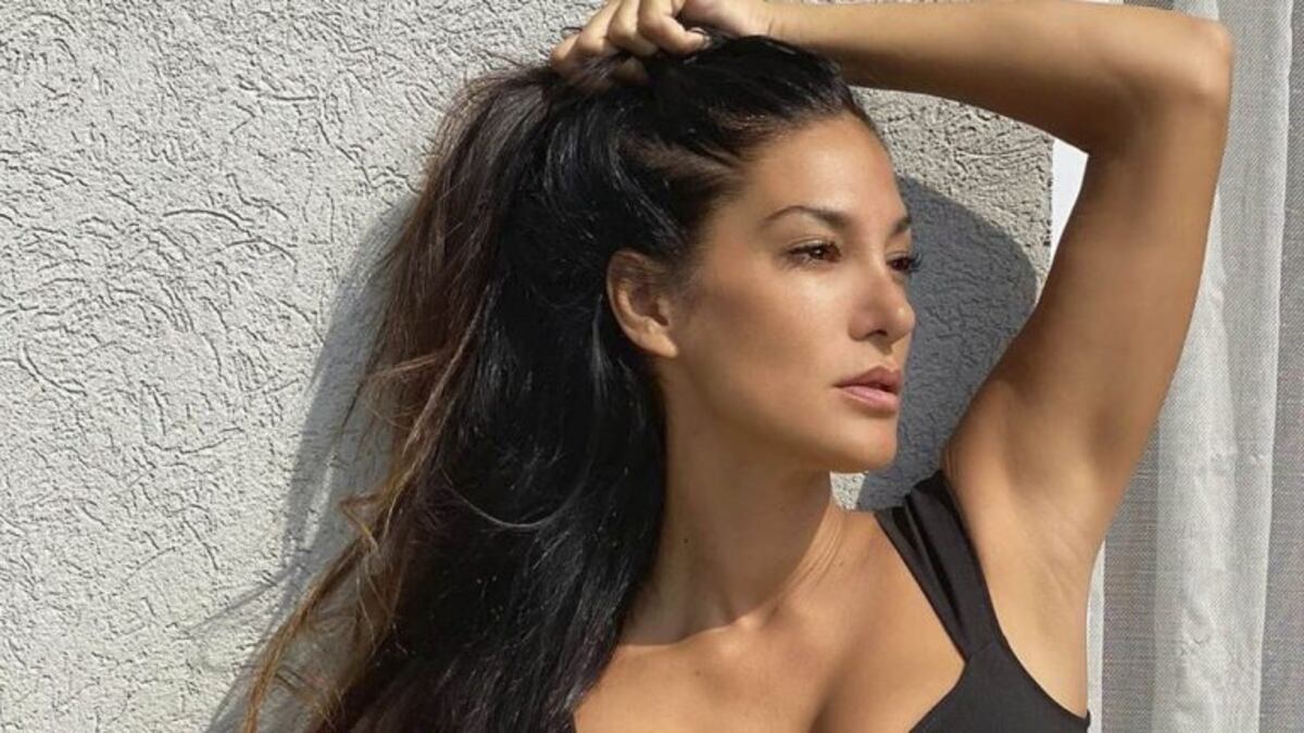 Silvina Escudero compartió una foto desde su cama y en ropa interior: "¿Quién más se quiere quedar en la cama?"