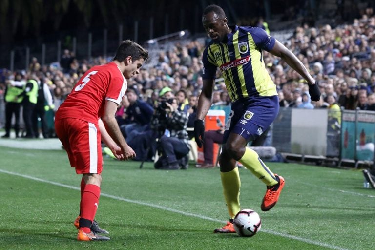 Usain Bolt, en su debut con Mariners. Foto: AFP.