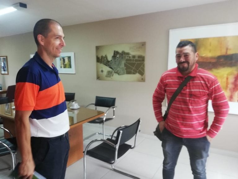 El intendente Luis Picat recibió a la academia de baile jujeña que fue estafada (Prensa Municipio)