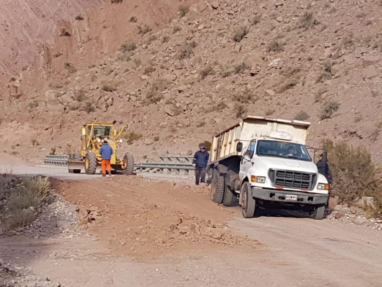 Avanzan obras viales en camino a Pircas Negras