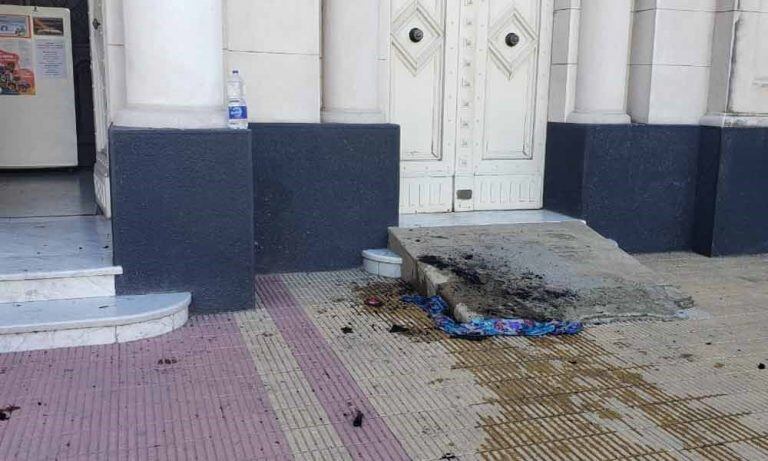 Una mujer se prendió fuego en una iglesia