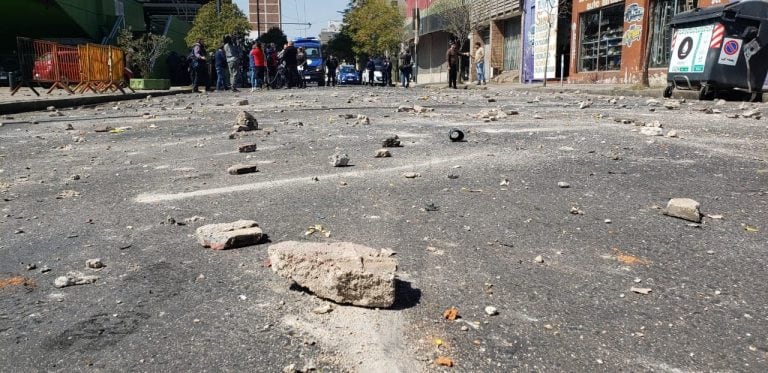 Violento cruce entre la Policía y Luz y Fuerza.