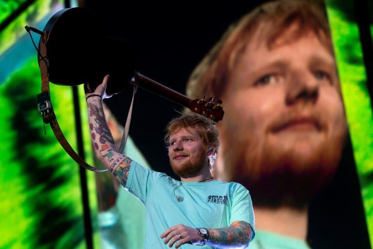 GRAF5205. BARCELONA, 07/06/2019.- El cantante británico Ed Sheeran, uno de los artistas de mayor éxito comercial del mundo, autor de temas como "Shape of you", "Thinking out loud" o "Perfect", ofrece un concierto en el Estadi Olímpic Lluís Companys, dentro de su gira por estadios europeos. EFE/Quique García