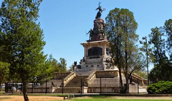 Monumento 20 de Febrero. (Web)