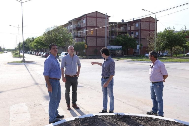 Jorge Capitanich supervisó la obra de reparación de la avenida Piacentini. (Foto: @jmcapitanich)