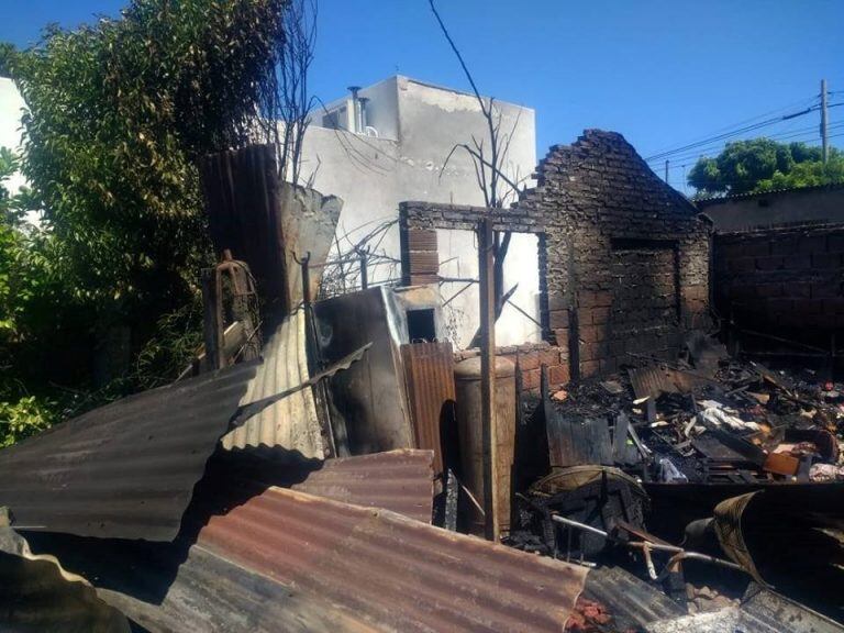 Así quedó la vivienda tras el brutal incendio. (Flash 24)