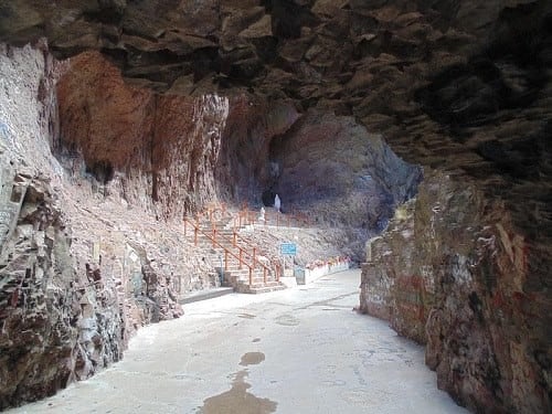 gruta virgen de lourdes en puerto deseado