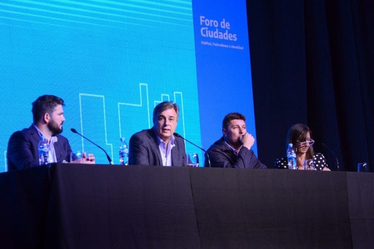 Luis Castellano disertó en el Foro de Ciudades en Rosario (Prensa Municipalidad de Rafaela)