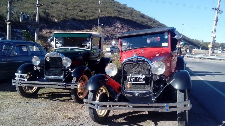 Las sierras calerenses dieron un excelente marco a los autos antiguos.