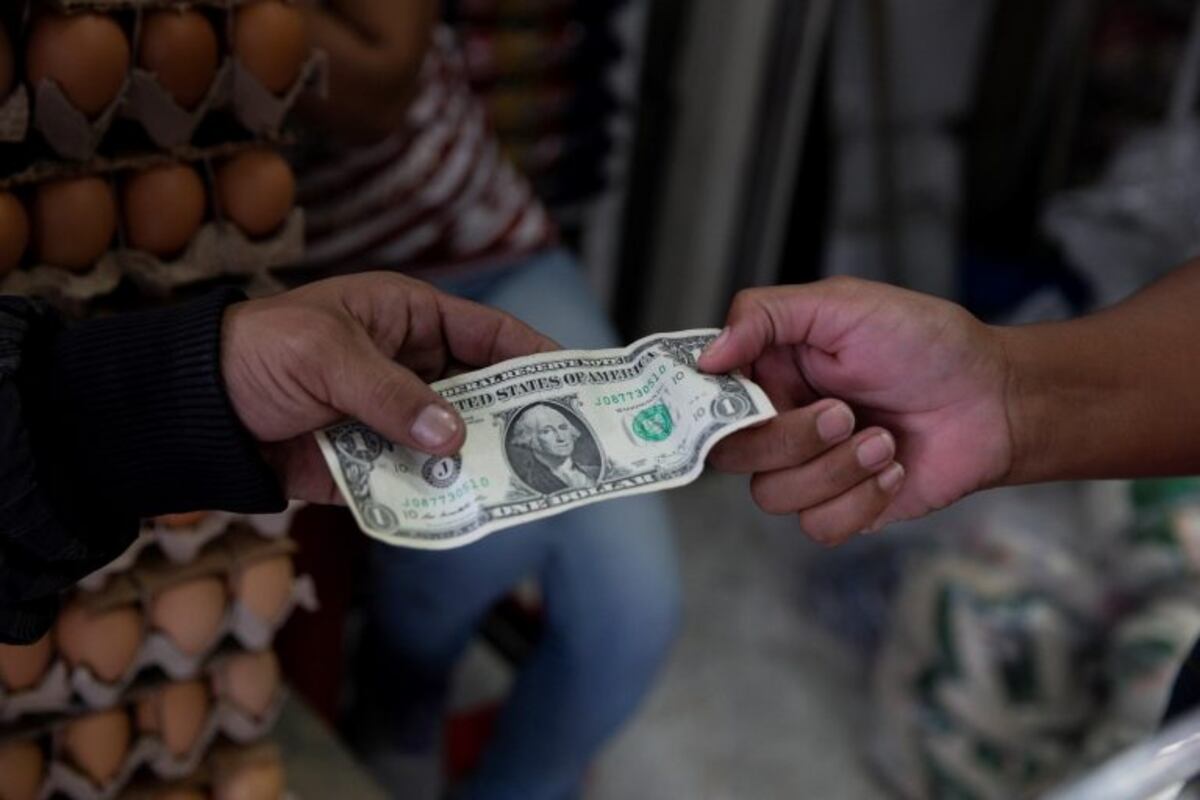 Ajustazo al cepo: cupo real más chico y límites a empresas para pagar deudas