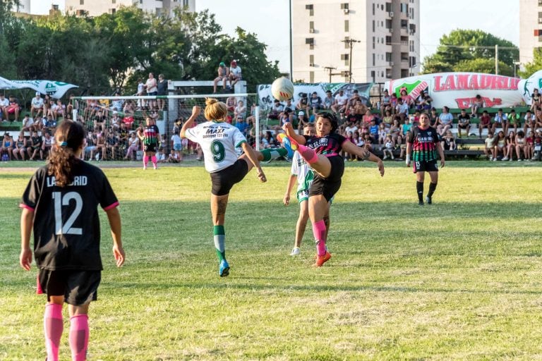 Apuesta por la convivencia: los clubes de Grandoli jugaron picaditos femeninos y masculinos (Municipalidad de Rosario)