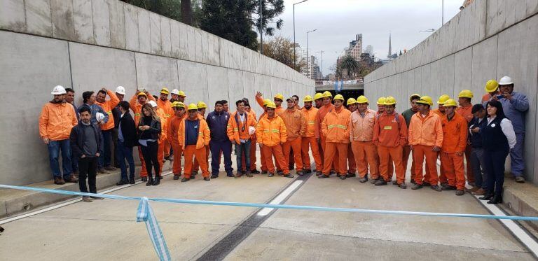 Mestre en la inauguración del Nudo Vial y en medio de las protestas de remiseros y taxistas.