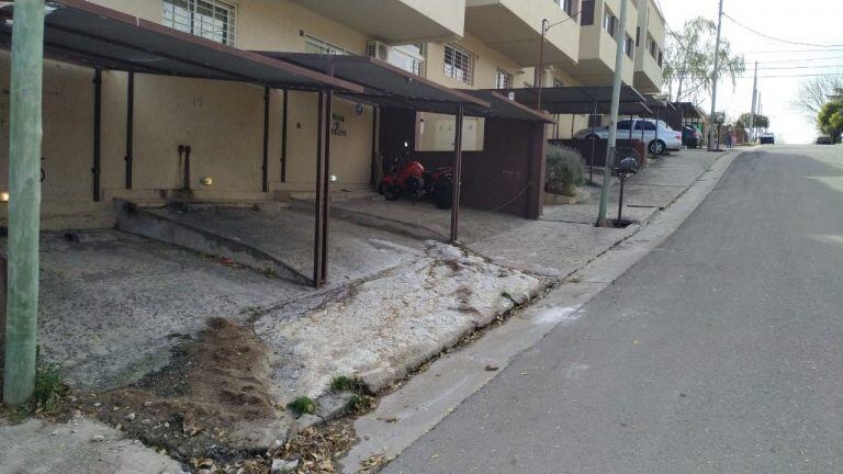 Calle Los Tamarindos esquina Los Cóndores. (Foto: gentileza Paulo Andreu).