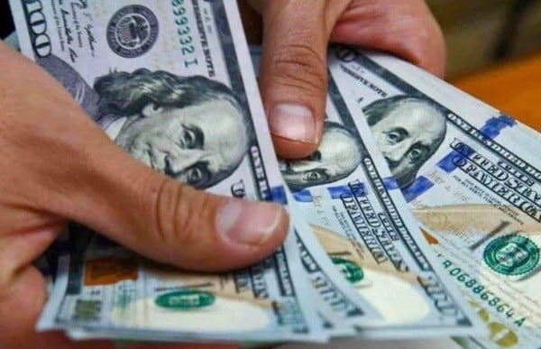 El dólar blue volvió a bajar y se convirtió en el más barato del mercado