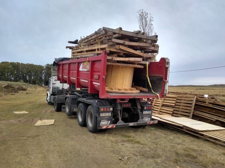 Reciclarán madera para mobilirio urbano en Pehuen Co