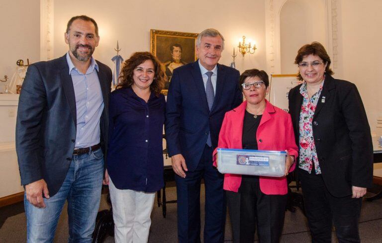 Las autoridades entregaron kits de robótica al Instituto de Educación Superior N°5 “Jose Eugenio Tello” de esta capital, Escuela Primaria N° 64 “Independencia” de Perico y Escuela Primaria N° 450 “Dr. Elvio Adán Martelli” de la ciudad Palpalá.