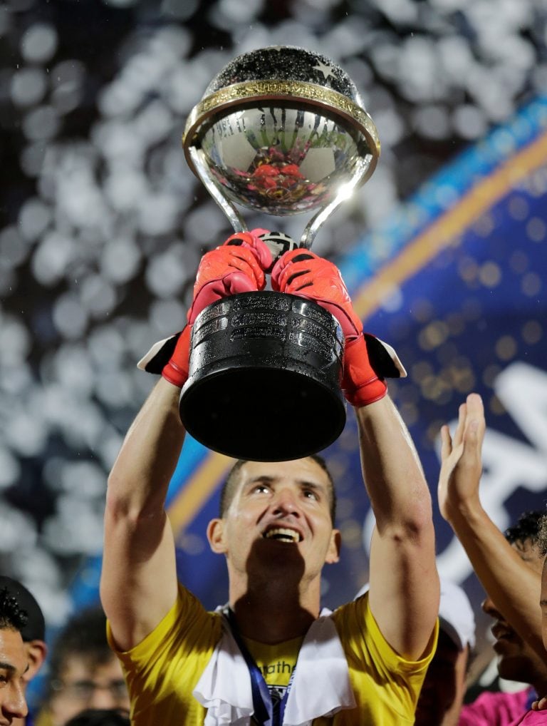 Jorge Pinos celebra e compeonato. (REUTERS)