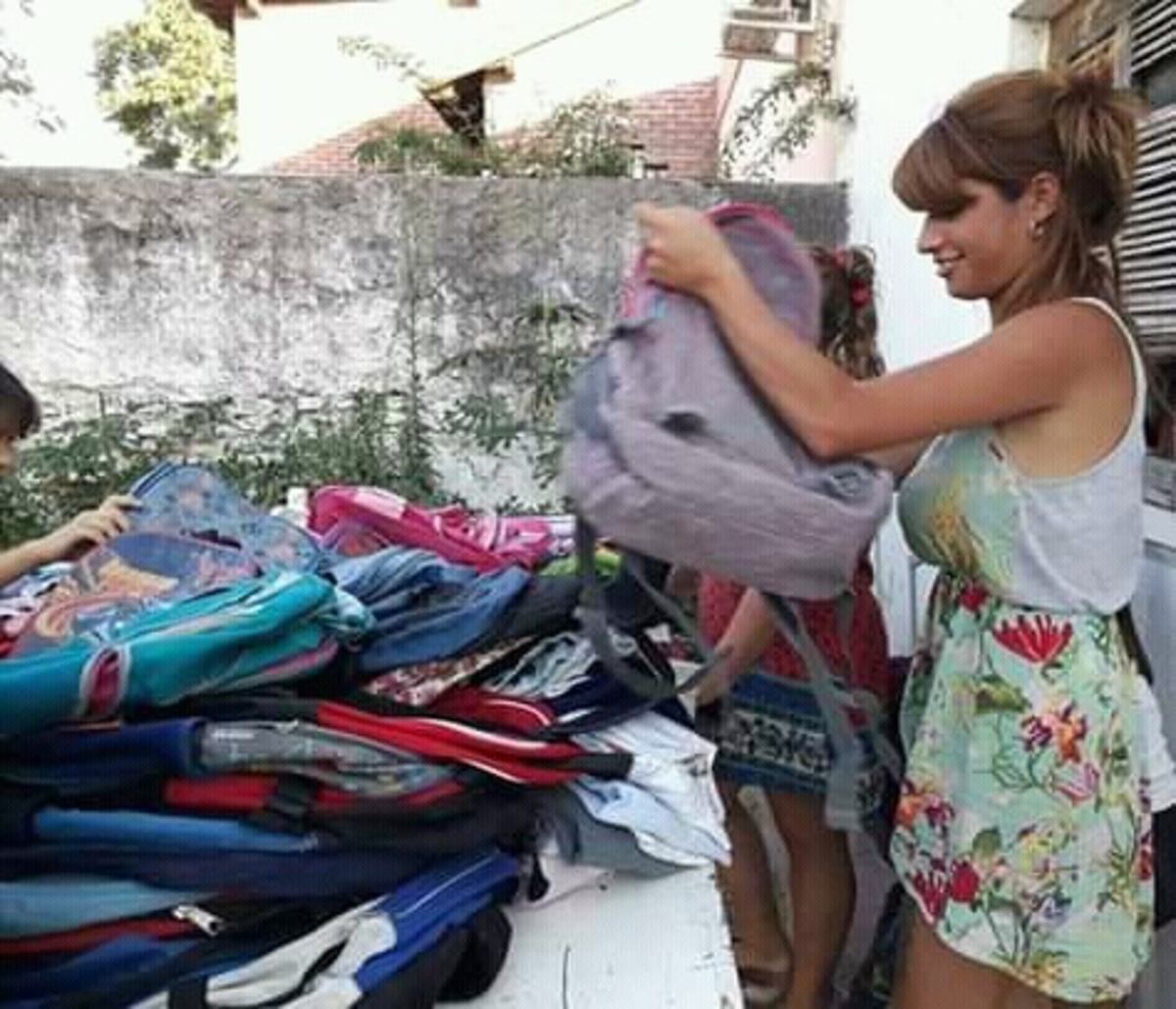 Un ejemplo: junta mochilas para regalar a quienes mas las necesitan