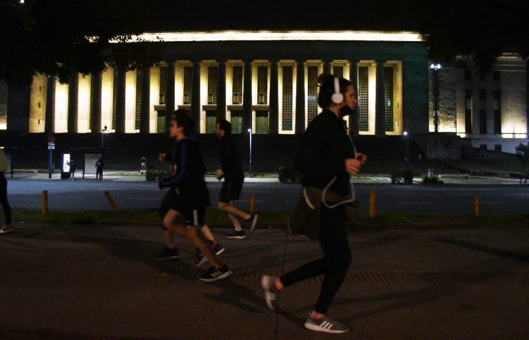 Ya se puede salir a correr en la Ciudad de Buenos Aires. (Foto: Clarín)