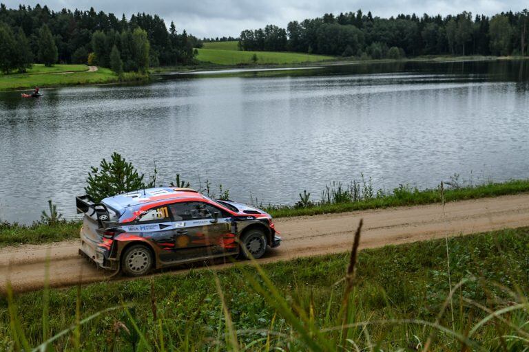 Neuville y otro rally para el olvido en Estonia. Van dos fechas consecutivas sin poder sumar.