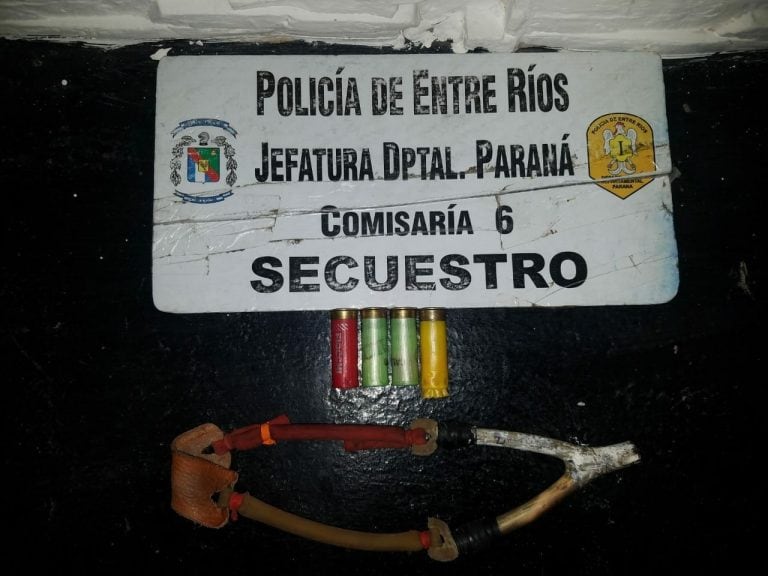 elementos encontrados entre las prendas del menor de 15 años aprehendido por resistencia a la autoridad