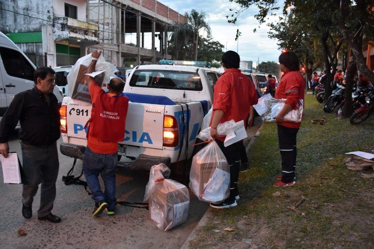 Este sábado cerró toda su fase previa con la custodia policial en las escuelas y la llegada de urnas y elementos comiciales