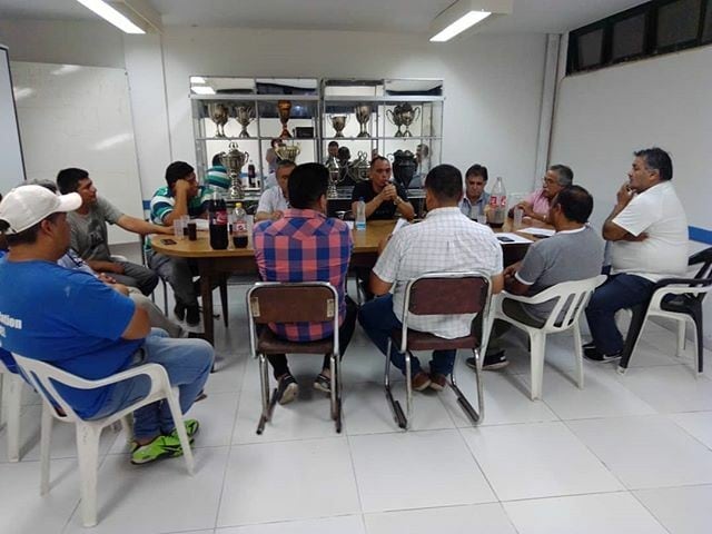 Reunión entre Dario Zamoratte y los presidentes de los equipos que juegan las semifinales del Ascenso en la sede de la Liga Tucumana de Fútbol (Fulboler).