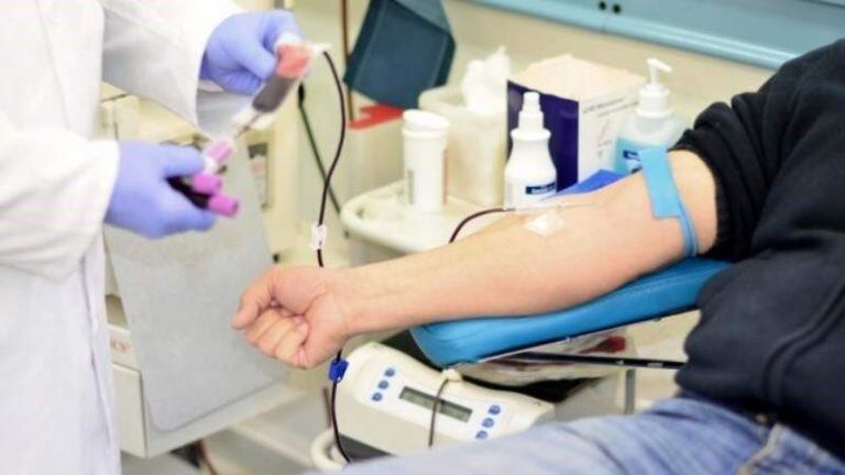 En Argentina realizan un estudio para comprobar científicamente si el plasma de pacientes que han padecido coronavirus sirve para contrarrestar los efectos en los nuevos contagiados.