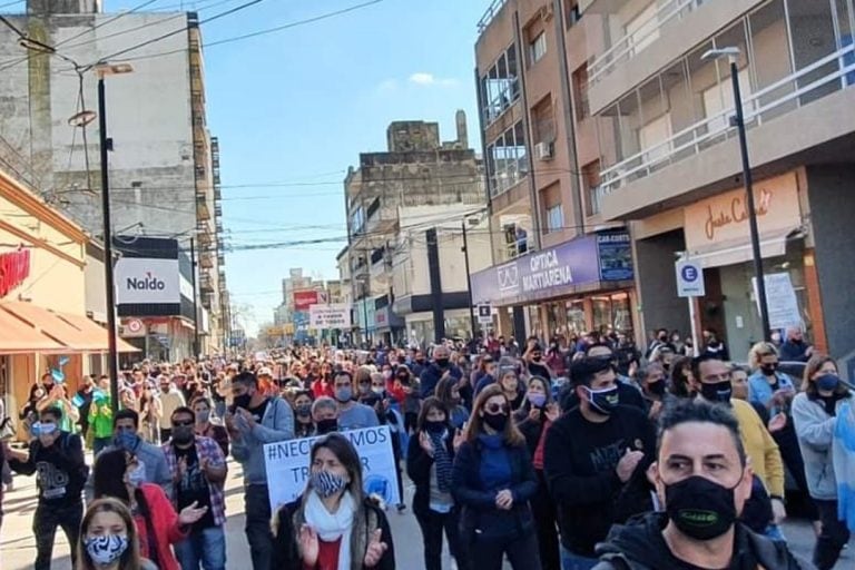 Multitudinaria marcha en Venado Tuerto en contra de las restricciones de Perotti