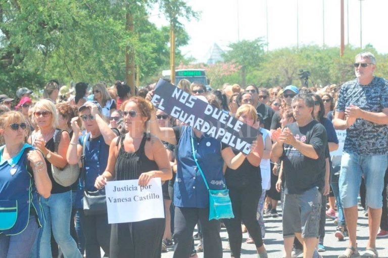 Marcha de docentes autoconvocados para pedir justicia por Vanesa  Castillo.