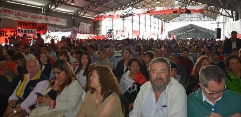 Dirigentes y militantes colmaron el predio de la estación de trenes.