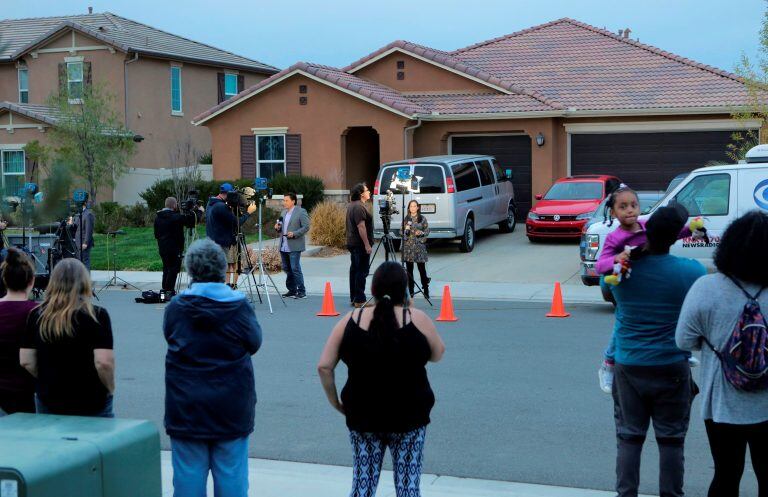 Perris, California, residents watch as media gather in front of 160 Muir Woods Road from where authorities rescued 13 malnourished children held captive by their parents.
David Allen Turpin and Louise Anna Turpin have been arrested for torture after authorities said on Monday their 13 children were held captive in their home, with some shackled to beds in the dark. Authorities set bail at $9 million for the parents after a 17-year-old girl escaped the house on Sunday and called 911 using a cellphone found inside. / AFP PHOTO / Bill Wechter