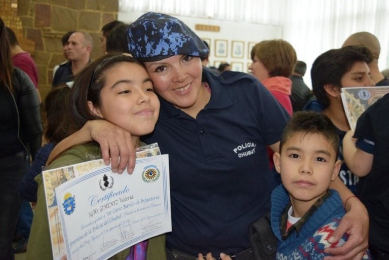 Un grupo de 39 mujeres conforman la Infantería Femenina.