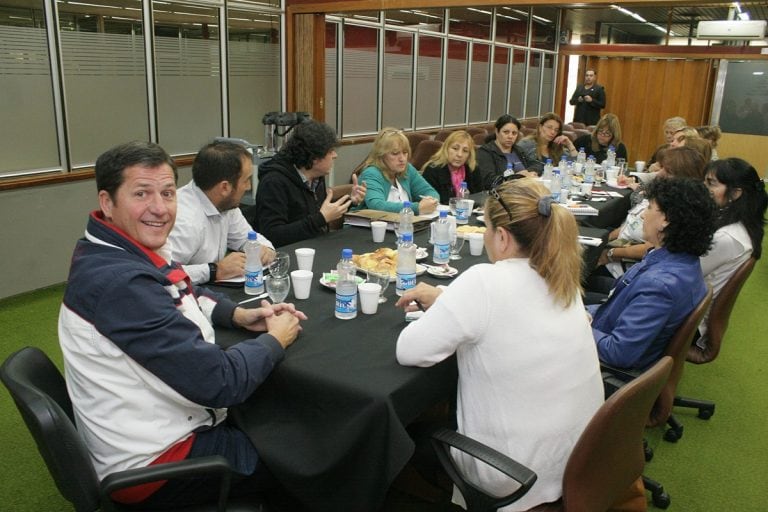 Reunion Municipal en Arroyito con directivos de escuelas primarias