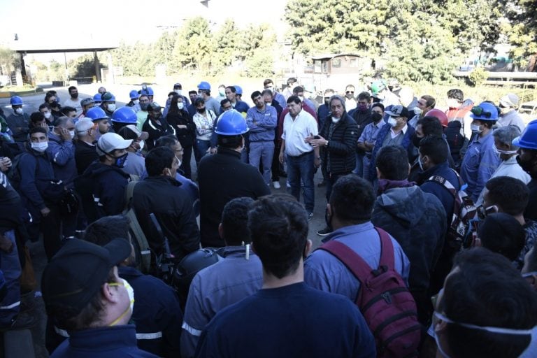 General en una de las plantas de Vicentin por la medida que dio el Gobierno intervenir la Empresa (FOTOS CLARÍN)