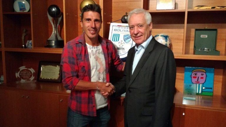 Carlos Arano junto al presidente de Racing.