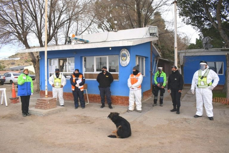 Cruzó el país a dedo por amor y cuando llegó a destino su enamorado la rechazó.